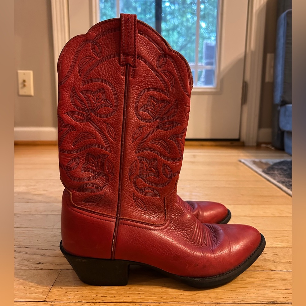 Ariat Women’s 7B Heritage Western Performance Red Boots Round Toe